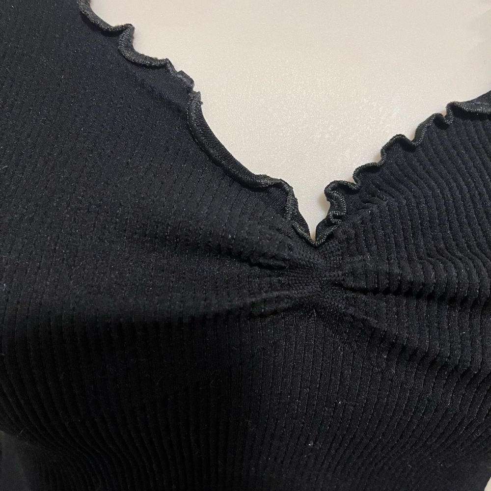 Urban Outfitters Black Ruffled Crop Blouse - Picture 3 of 6